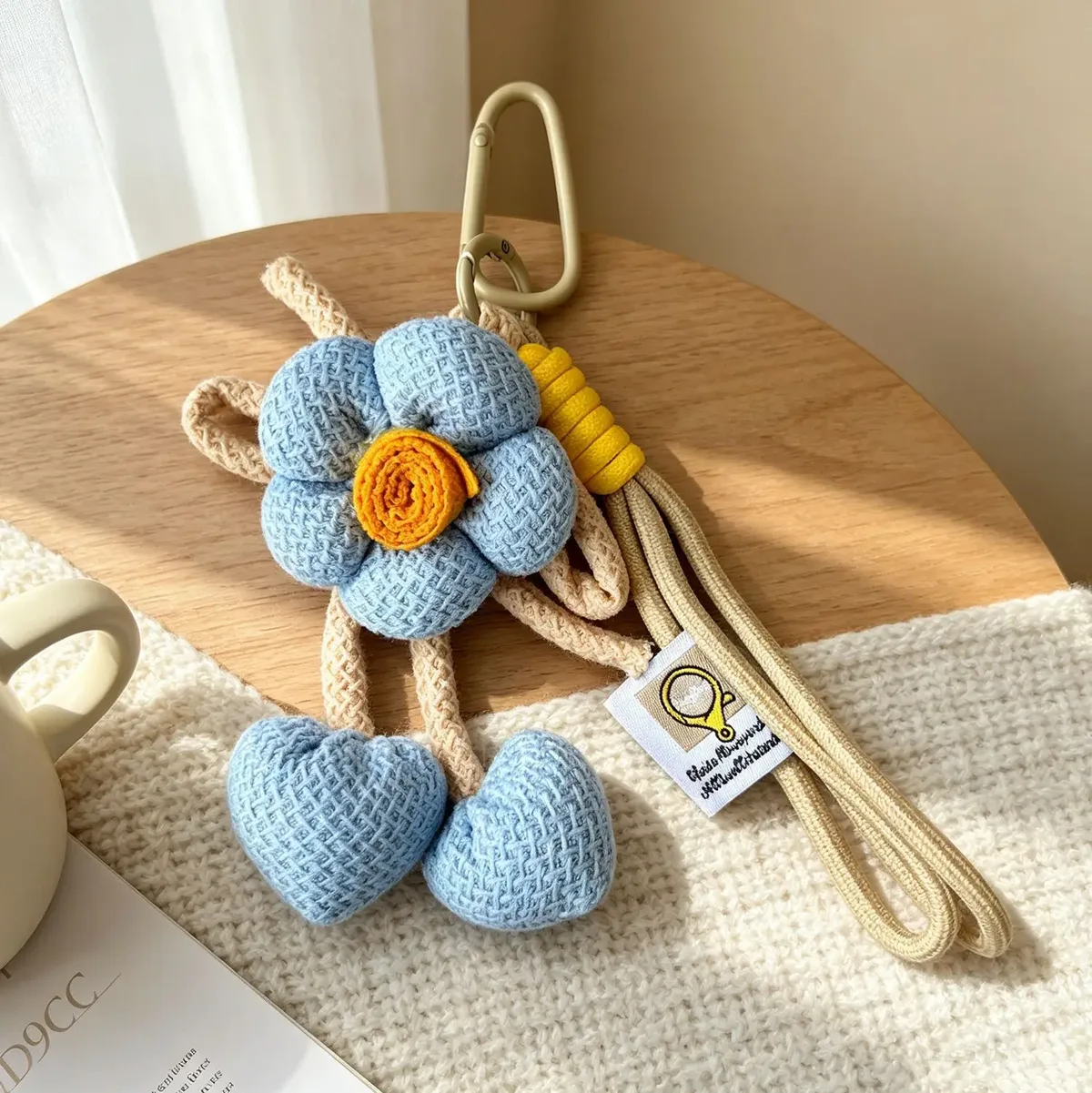 mignon porte-clés floral en tissu rembourré avec sangles en corde pour sacs à main, sacs fourre-tout, sacs à dos et décoration de sacs de tous les jours.