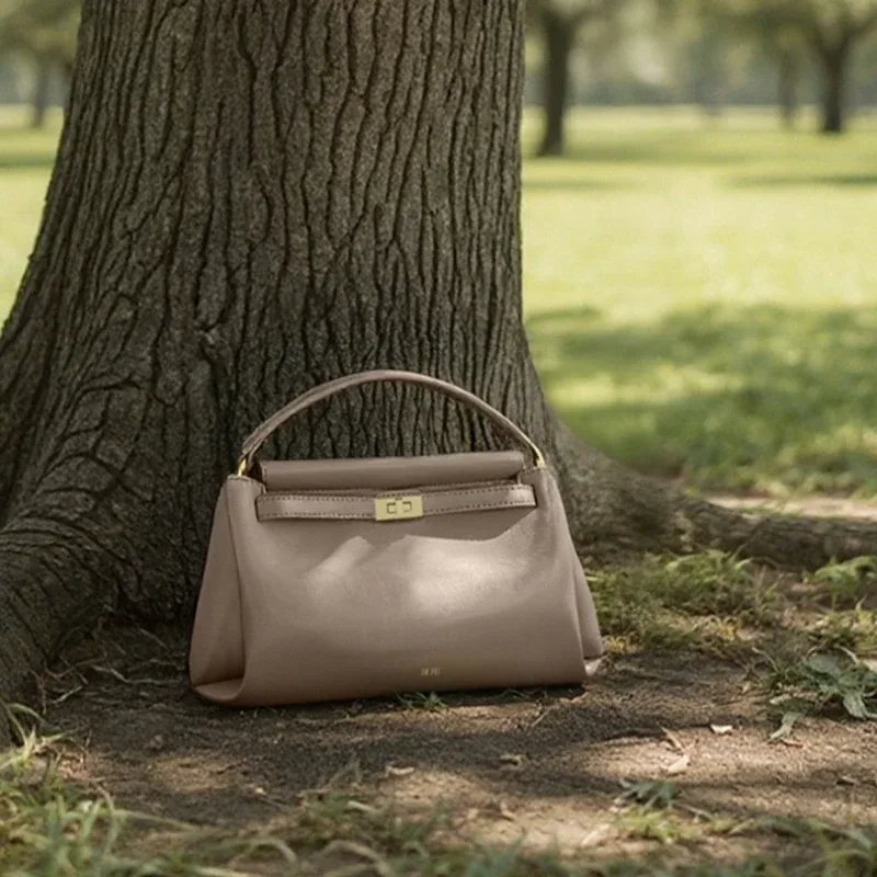 sac à main jw pei avec boucle, nouveau sac bandoulière carré pour femme 2026, sac à épaule haut de gamme de niche