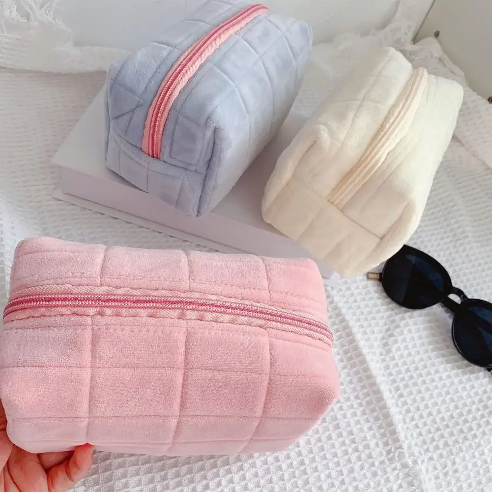 sac de maquillage en peluche mignon pour femmes, petit sac cosmétique portable de voyage, trousse de toilette unie avec fermeture éclair, pochette de rangement pour articles de toilette