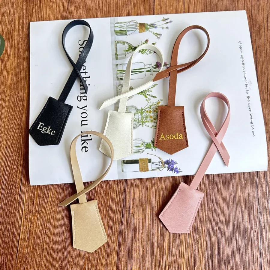lettre personnalisable gratuite, nouveaux accessoires de sac en cuir pu, pendentif d'étiquette de bagage personnalisé multicolore, en stock pour garçons et filles