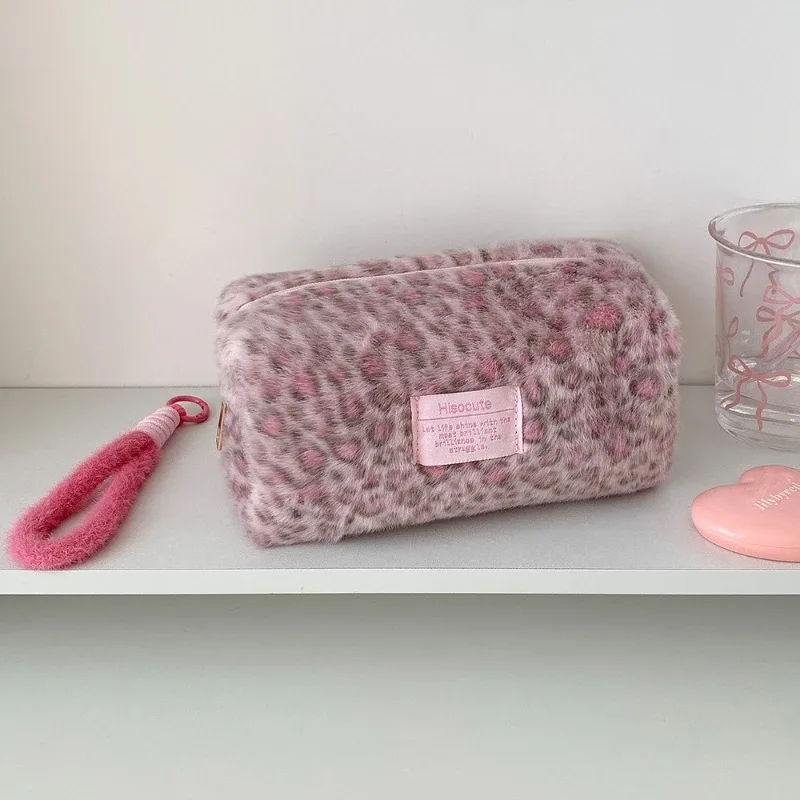 grande trousse de maquillage rose en peluche à imprimé léopard pour femme, sac fourre-tout cosmétique mignon et portable pour le voyage
