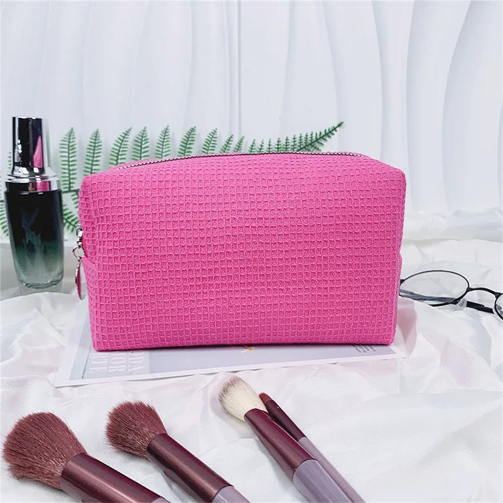sac à cosmétiques gaufré avec nom brodé personnalisé, sac de rangement de voyage pour femmes, trousse de maquillage, cadeau d'anniversaire personnalisé pour dames, sac à main