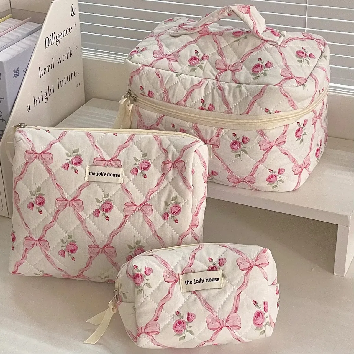 sac de maquillage en coton matelassé avec nœud mignon pour femmes, organisateur de cosmétiques à fermeture éclair, sac à main en tissu, trousse de toilette portable pour filles