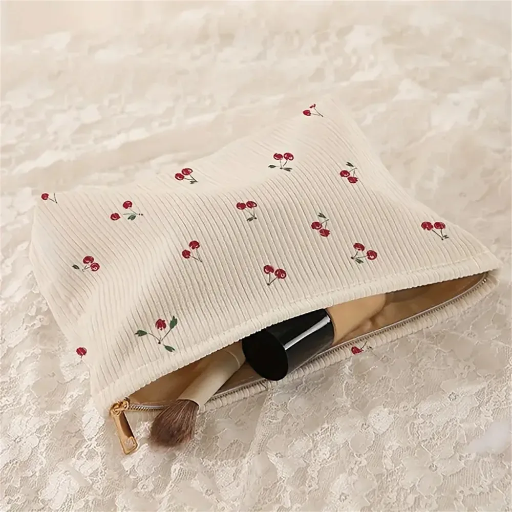 Trousse de maquillage en velours côtelé cerise peinte à la main, pochette de toilette de voyage légère, organisateur de cosmétiques de Style bohème