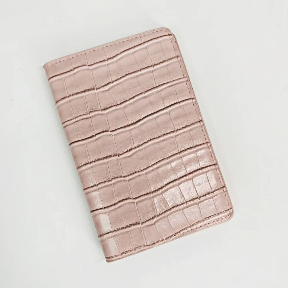 étiquette bagage plastique similicuir motif crocodile rose marron voyage business cadeau personalisation boîte présent