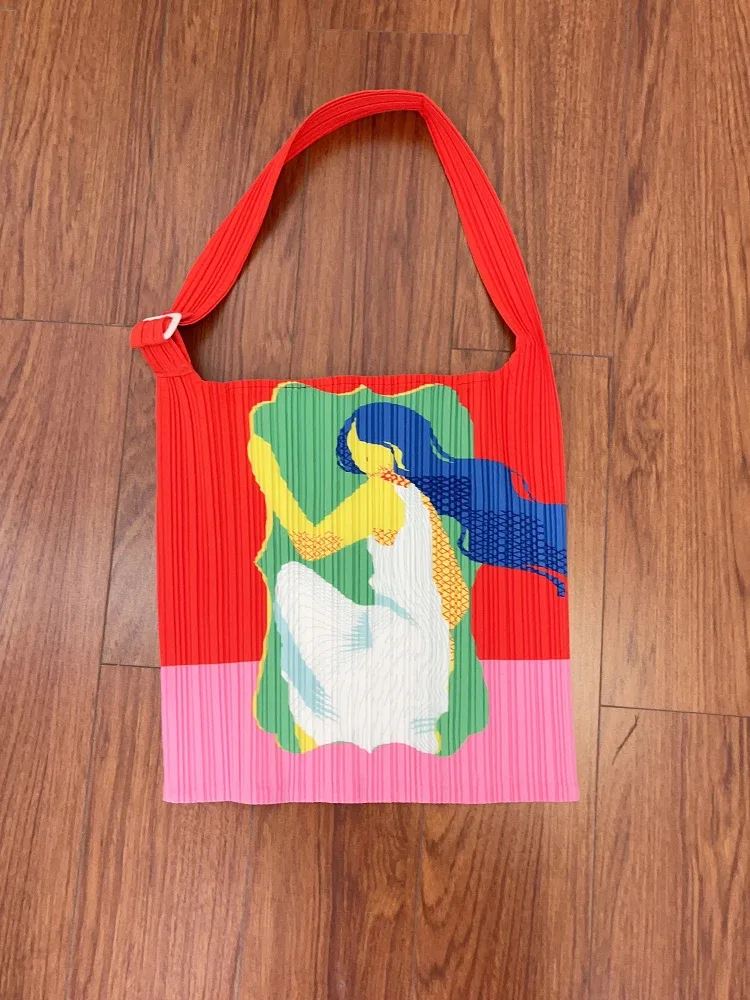 le nouveau sac à main plissé pour femme de miyake avec impression est un sac à bandoulière unique pratique pour le shopping