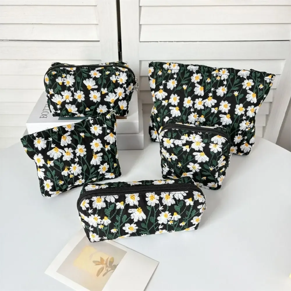 trousse de maquillage coréenne grande capacité anti-poussière brodé style marguerite ins portable organisateur d'articles divers pour femme