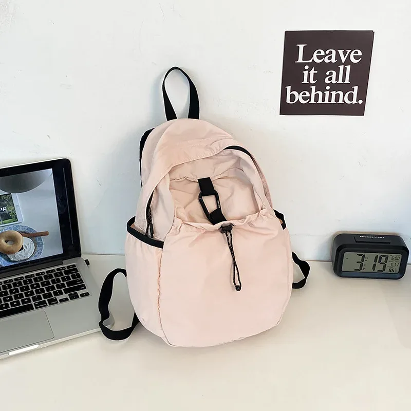 sac à dos plissé en nylon pour femme, style urbain simple, imperméable, grande capacité, idéal pour les trajets quotidiens et les étudiants