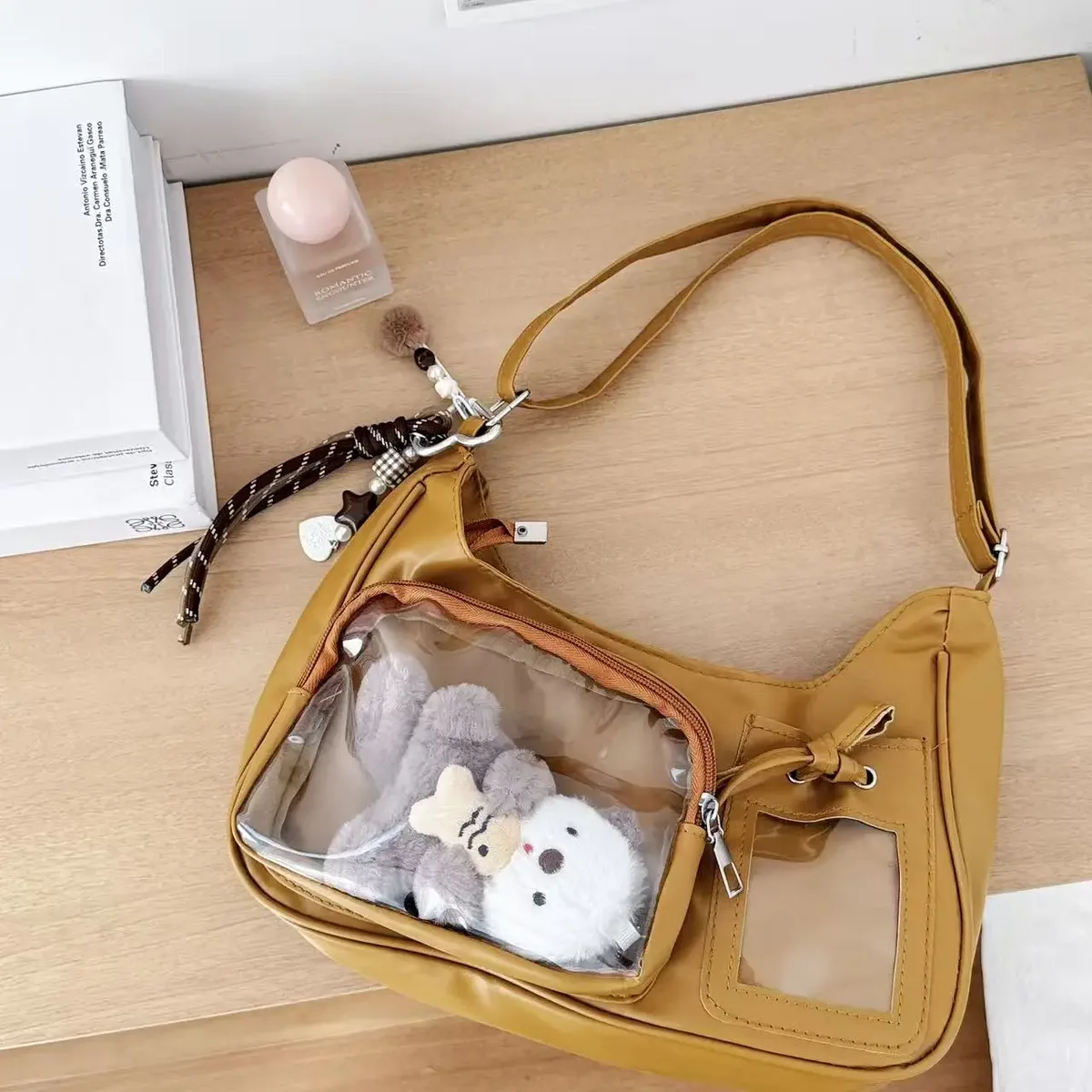 sac bandoulière polyvalent et léger pour les trajets quotidiens et les loisirs, tendance mode de niche, haute valeur, transparent