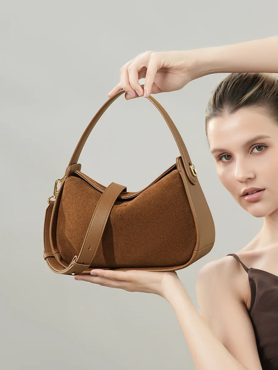 sac à bandoulière en cuir suédé pour femmes, sac à bandoulière au design unique, sac à main pour le travail et les déplacements, boîte de beauté urbaine, fourre-tout, nouvelle collection 2025