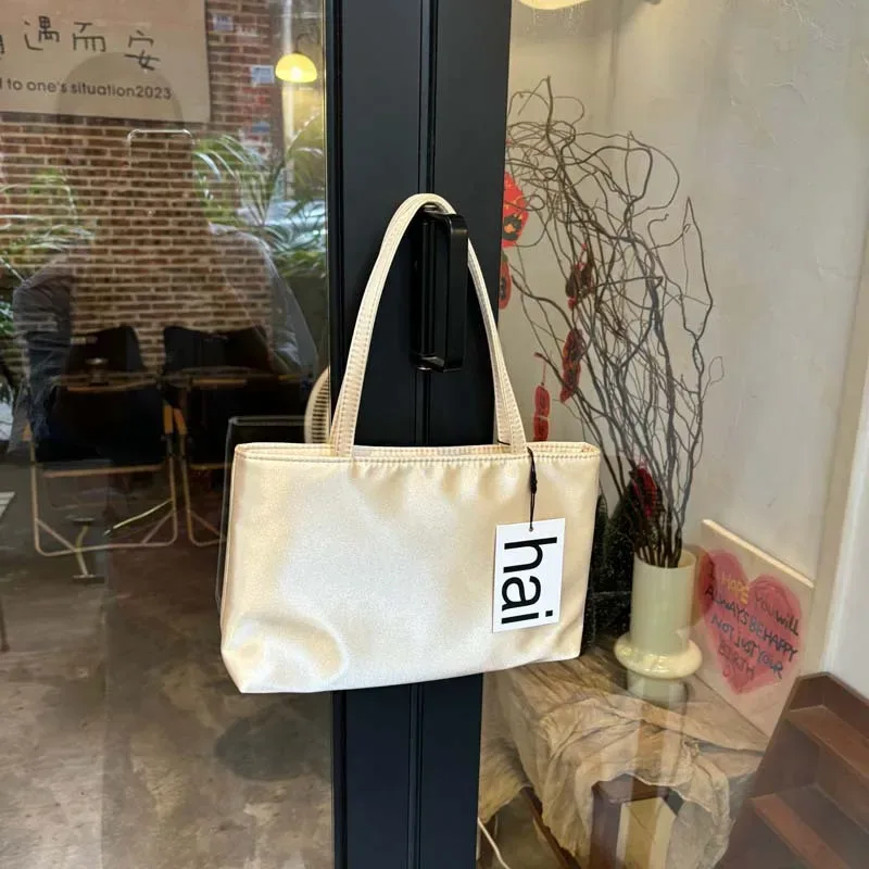 sac à main de luxe élégant en satin de soie pour femme, petit sac fourre-tout de couleur unie, sac à bandoulière polyvalent pour le quotidien et les déplacements