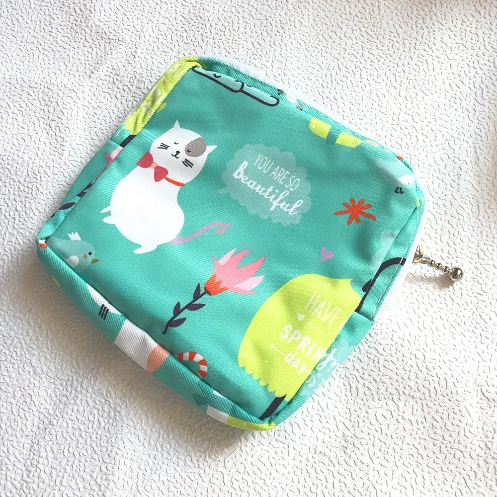 trousse toilette toile imprimés animaux couleurs variées format mini voyage cosmétiques maquillage organisation objets personnels