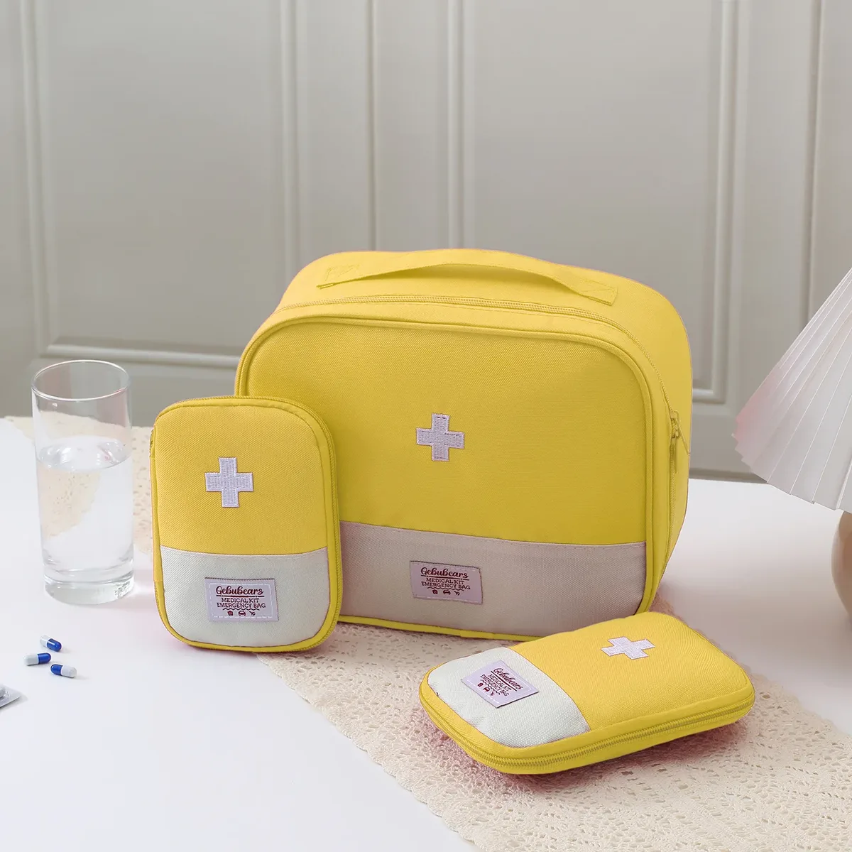 trousse médicale rouge croix blanche trousse premiere aide oxford université durable pratique voyage camping randonnée survie domestique