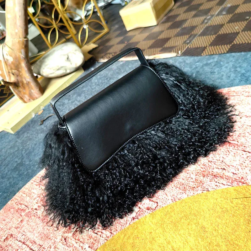 sac à main de luxe en cuir 2026 avec fourrure et garniture en velours, sac en peau d'agneau duveteux automne/hiver avec garniture en fourrure et pompons