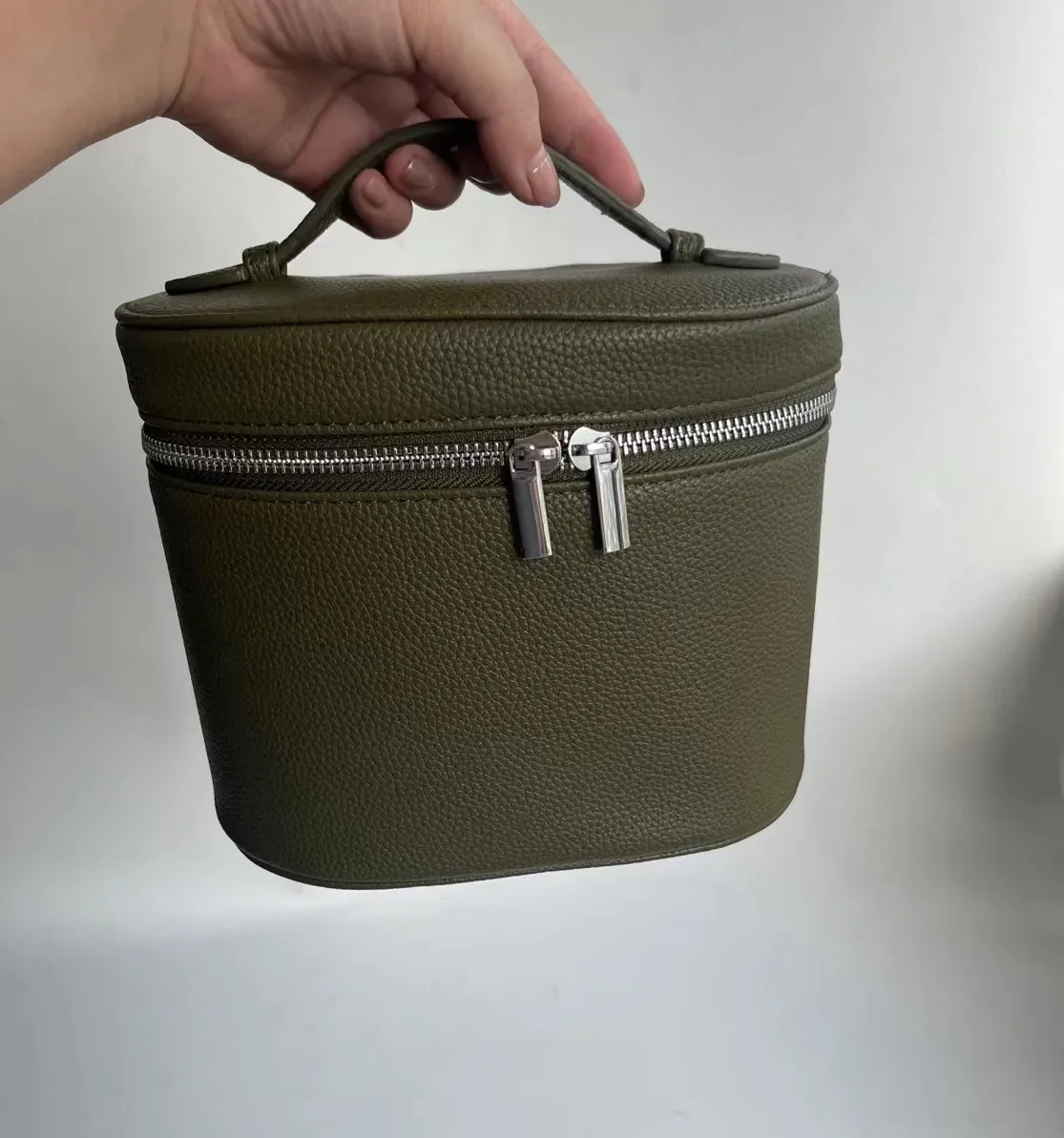 nouvelle trousse de maquillage ronde en cuir pu personnalisable, sac de rangement portable pour rouge à lèvres et soins de la peau avec compartiments