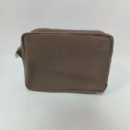 trousse de toilette personnalisée en tissu gaufré : pochette de toilette monogrammée | organisateur de voyage avec nom brodé | cadeau pour une future mariée