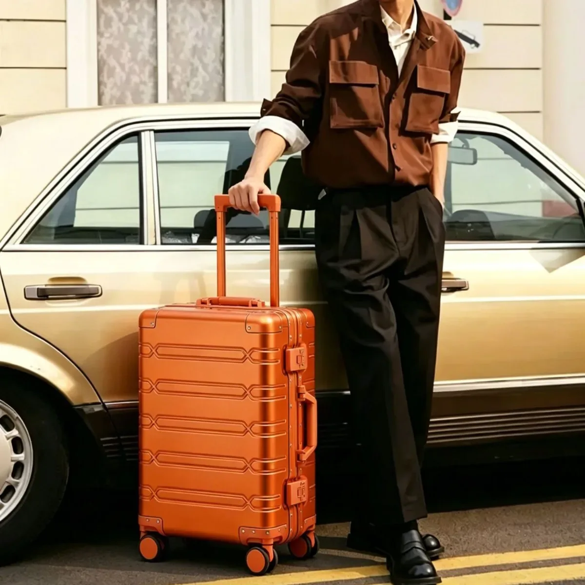 Valise à roulettes de grande capacité en alliage d'aluminium et de magnésium, style rétro, avec serrure, pour voyages d'affaires.