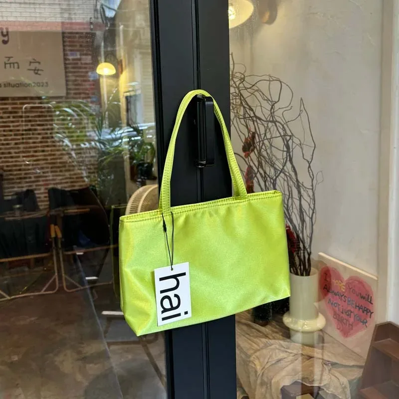 sac à main de luxe élégant en satin de soie pour femme, petit sac fourre-tout de couleur unie, sac à bandoulière polyvalent pour le quotidien et les déplacements