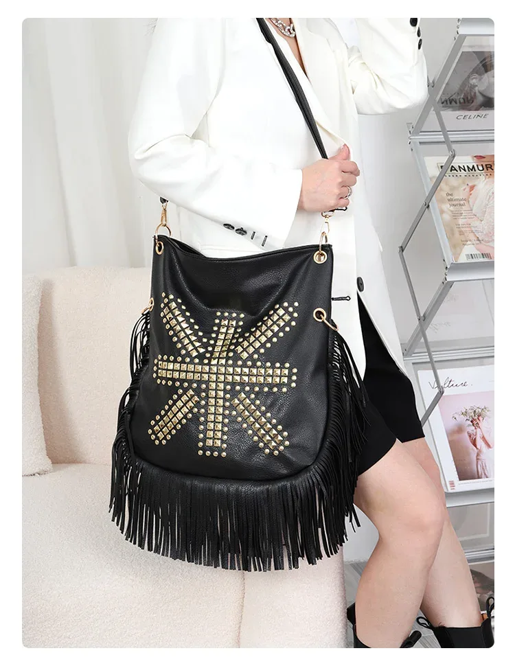 sacs à bandoulière à rivets pour femmes, sacs à main de grande capacité pour dames, sacs de messager féminins à long pompon, marque de créateur, mode initiée