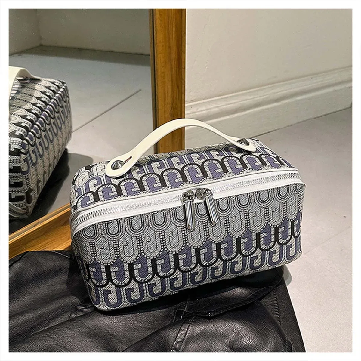 nouveau sac à cosmétiques à la mode, sac de rangement portable et polyvalent de voyage, sac de toilette imprimé rétro haut de gamme de grande capacité