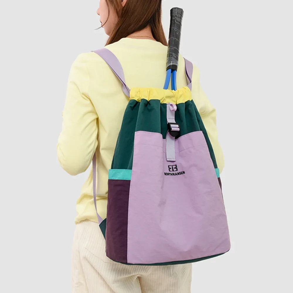 sac à dos de sport multi-tons en patchwork avec cordon de serrage, sac à dos spacieux en nylon, sac durable pour l'entraînement de tennis, la randonnée et les voyages de week-end