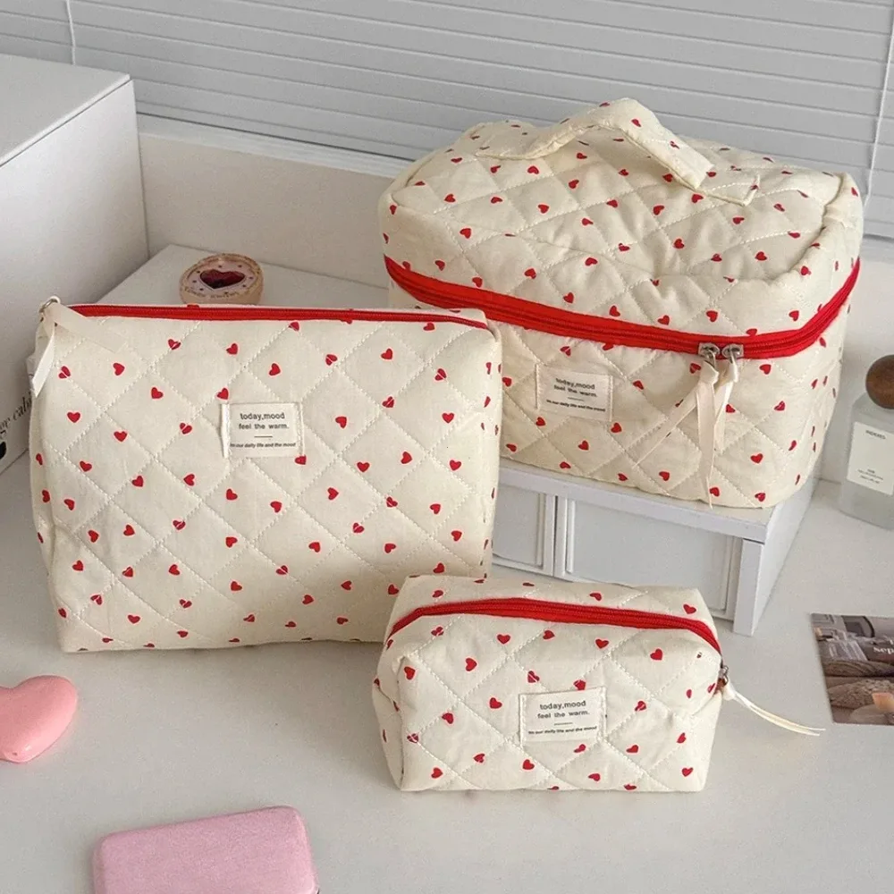 Mode Ins coeur femmes Quilting sac de maquillage grande capacité toilette cosmétique pochette de rangement sac à main dames fermeture éclair sac de maquillage