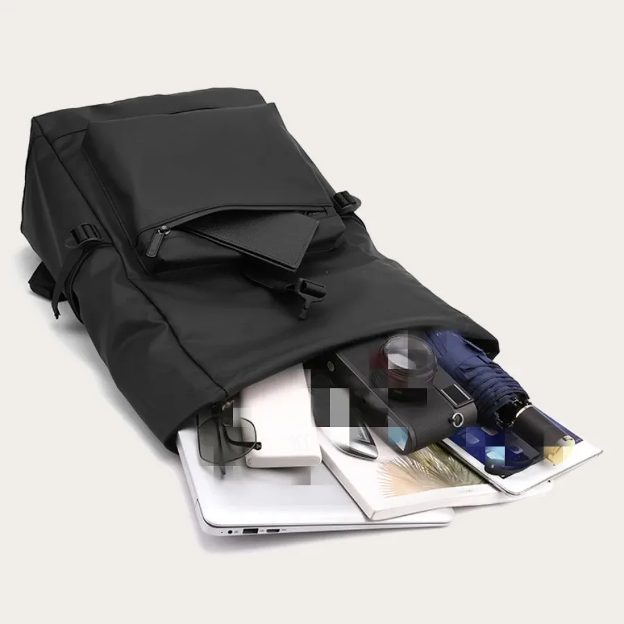 sac dos nylon noir design simple fonctionnel bandoulière arquée grand format polyester intérieur informatique décontracté voyage business
