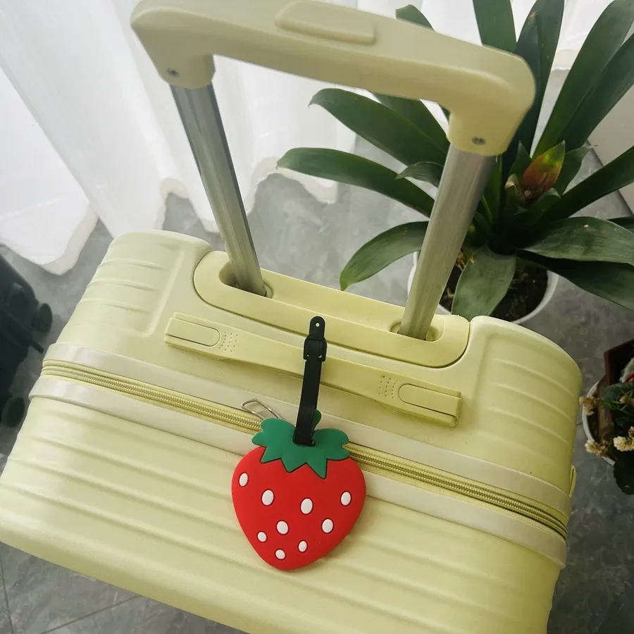 étiquette de bagage fraise rouge, en caoutchouc souple pvc, étiquette d'identification, pendentif, sac à bagages, anti-perte, nom de nom suspendu, 1/2 pièces