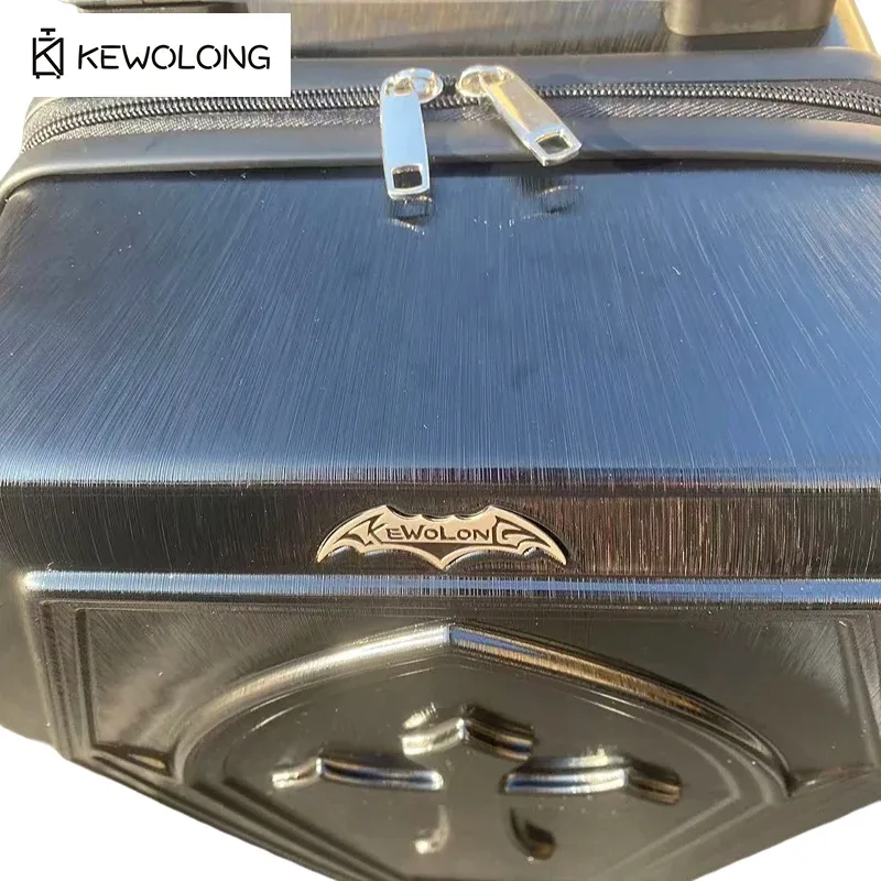valise de voyage unique de style cercueil gothique, à coque rigide avec croix en relief, esthétique sombre, valise trolley pour la subculture gothique
