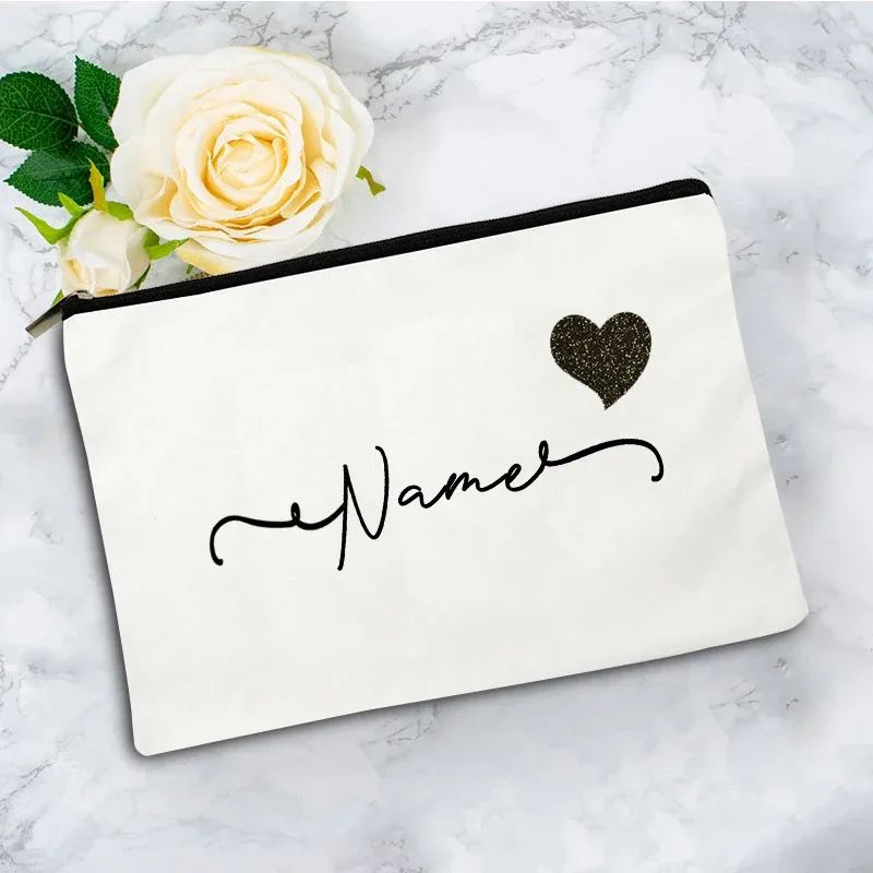 trousse de maquillage personnalisée avec nom en forme de cœur, sac de rangement pour articles de toilette pour femme, trousse à cosmétiques, cadeau de fête pour enseignant
