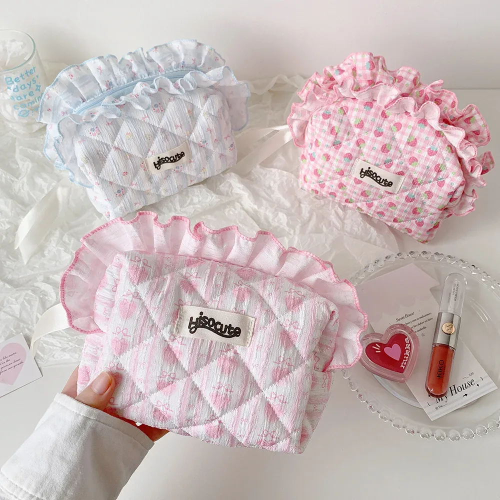 sac de maquillage coréen tendance en dentelle florale avec motif de fraises, sac de toilette portable mignon pour filles, grande capacité, cadeaux pour femmes