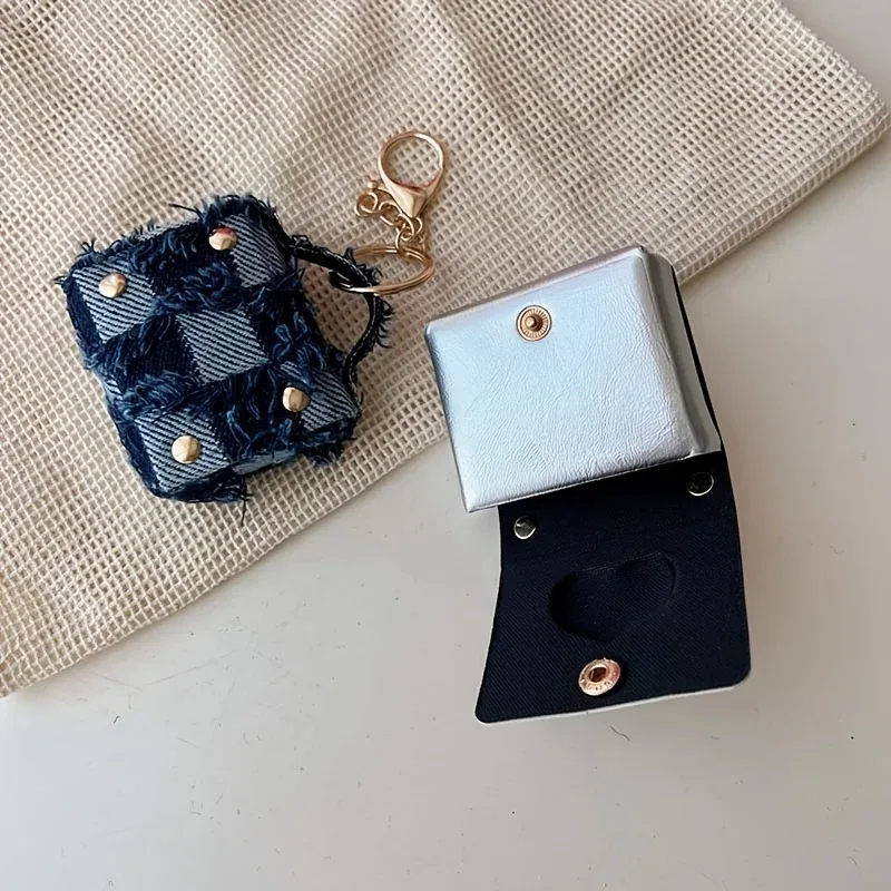 porte clés sac mini tweed bleu rose noir poignée métallique dorée monnaie écouteurs accessoire voyage compact