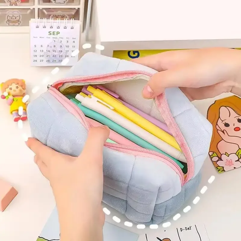 trousse de toilette de voyage grande capacité pour femme, trousse à maquillage zippée, sac de rangement cosmétique en fourrure unie