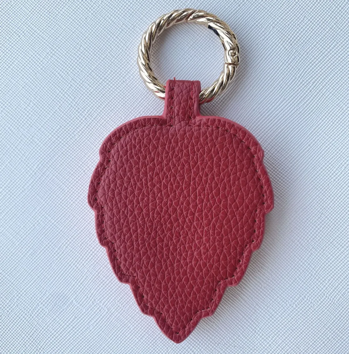 pince à chapeau en cuir pu pour femme, artefact magnétique portable, crochet de sac à dos, rangement d'accessoires pendentif, nom personnalisé, mode