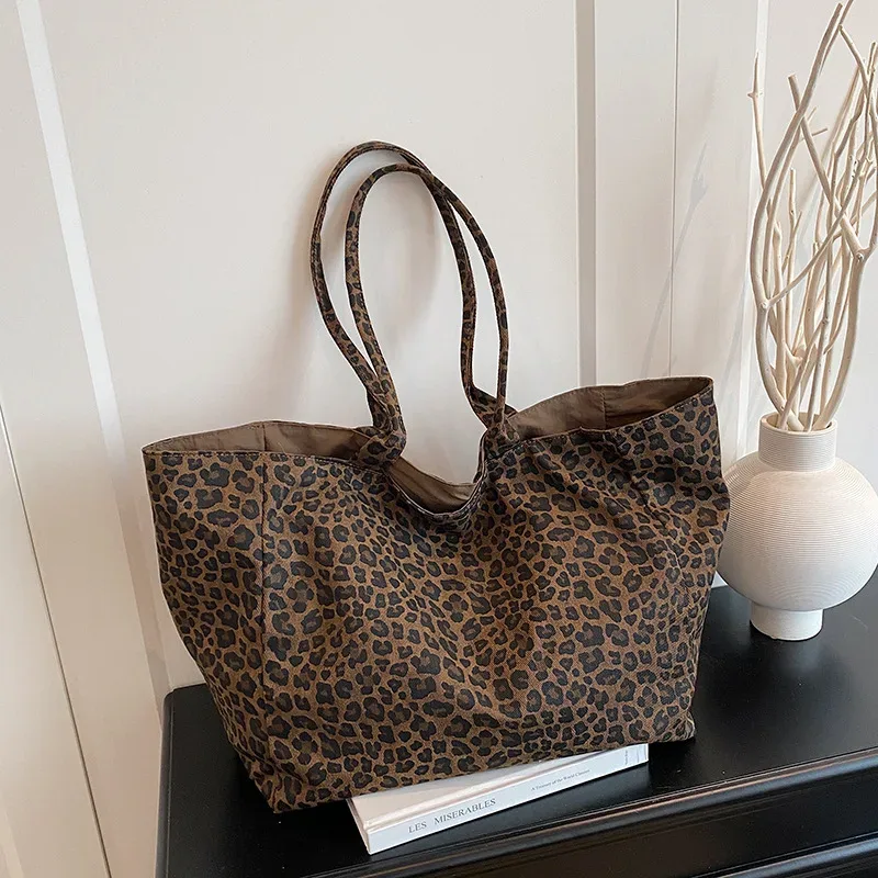 sac à bandoulière imprimé léopard pour femmes, texture simple, fourre-tout à poignée, sac de rangement décontracté polyvalent et pour les déplacements
