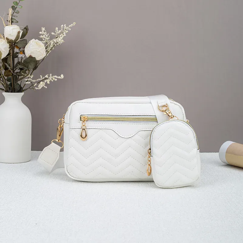sac à bandoulière à motif matelassé pour femme, sac à bandoulière simple minimaliste décontracté avec mini argent suspendu
