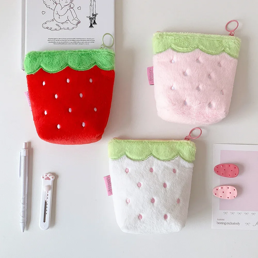 trousse de maquillage en peluche fraise portable, étui à rouge à lèvres et écouteurs, pochette de rangement pour étudiants, petite trousse cosmétique