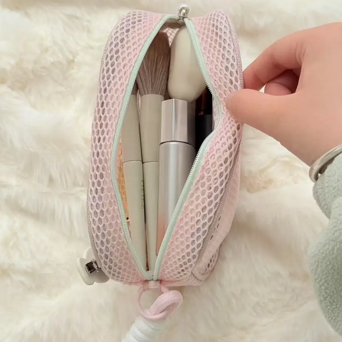 pochette cosmétique en maille cubique, trousse de maquillage esthétique dopamine avec fermeture éclair perlée, sac de toilette de voyage portable de grande capacité