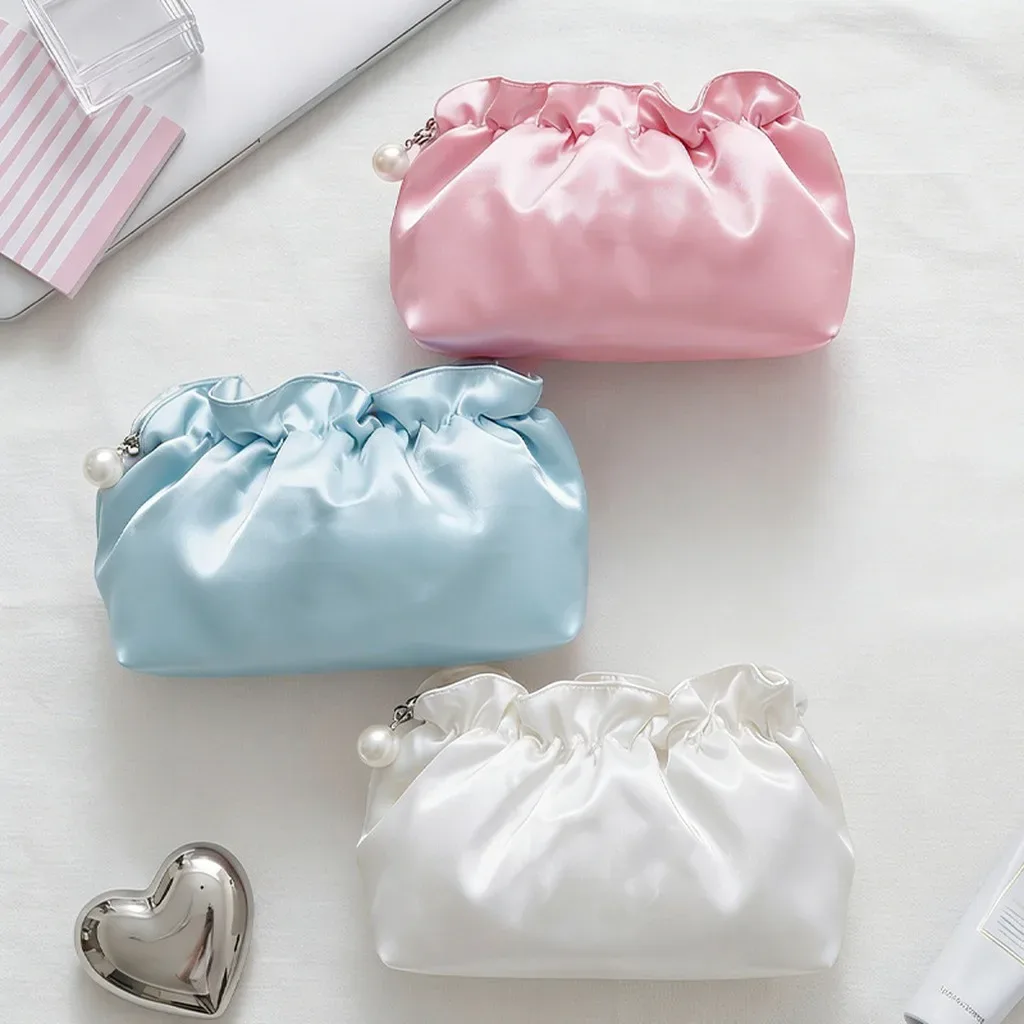 trousse de toilette de voyage pour femme grande capacité en soie satinée, pochette cosmétique plissée effet nuage, sac de maquillage portable, pochette de rangement pour soins de la peau