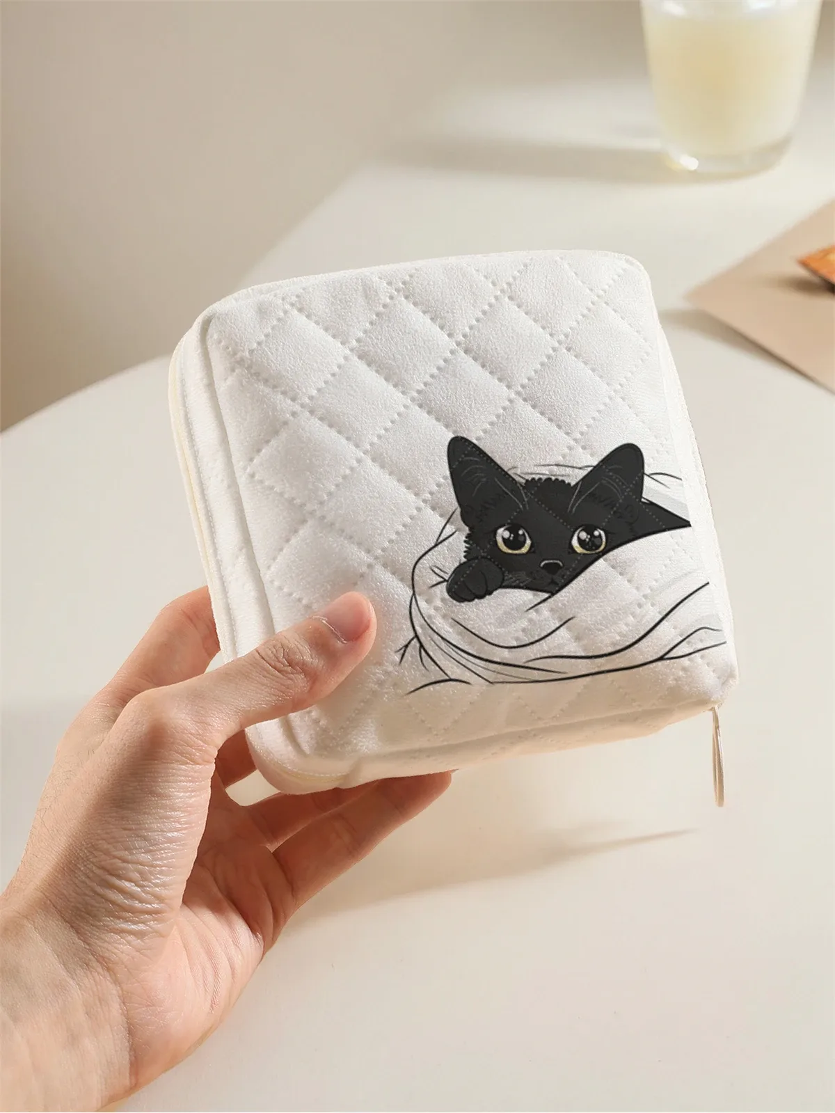 trousse polyester motif chat noir blanc quadrillée fermeture glissière petit format usage voyage cosmétiques maquillage