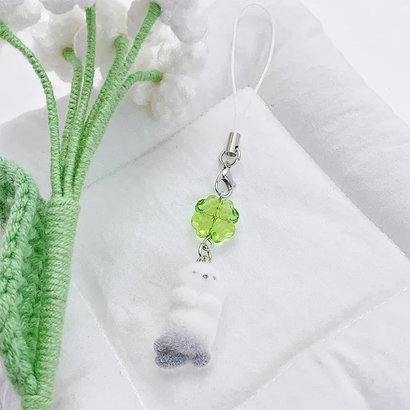 breloque de téléphone anime mignonne en forme de loutre, pendentif caméra trèfle à quatre feuilles kawaii, porte-clés tendance et élégant, décoration pour sac à dos, cadeau