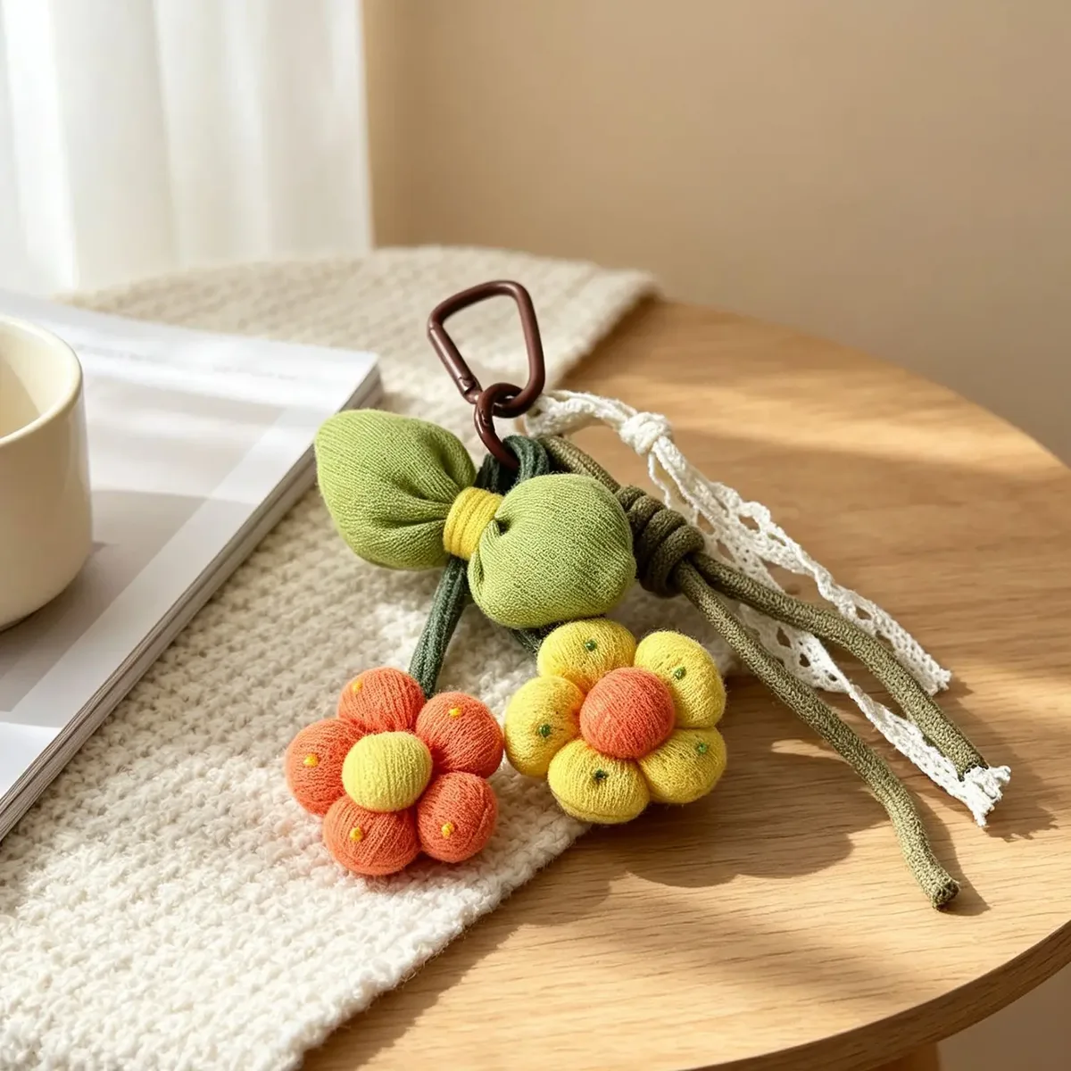 mignon porte-clés floral en tissu rembourré avec sangles en corde pour sacs à main, sacs fourre-tout, sacs à dos et décoration de sacs de tous les jours.