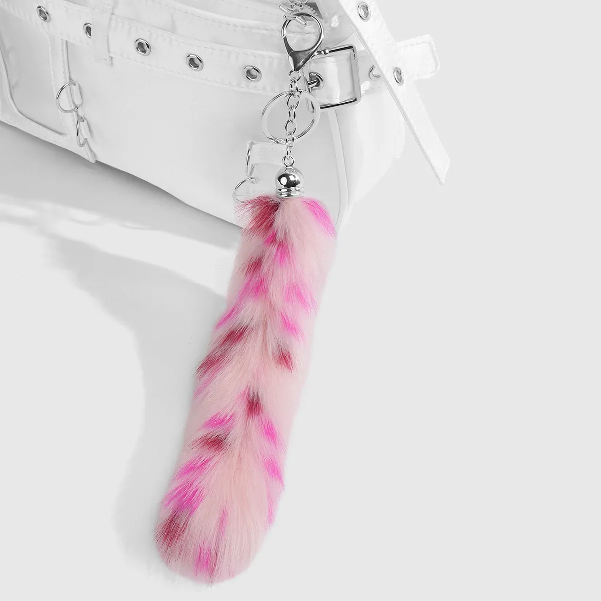 porte-clés queue de raton laveur en fausse fourrure, breloque de sac rayée et moelleuse pour femmes et filles, accessoire pendentif pour sac à dos et sac à main style y2k punk