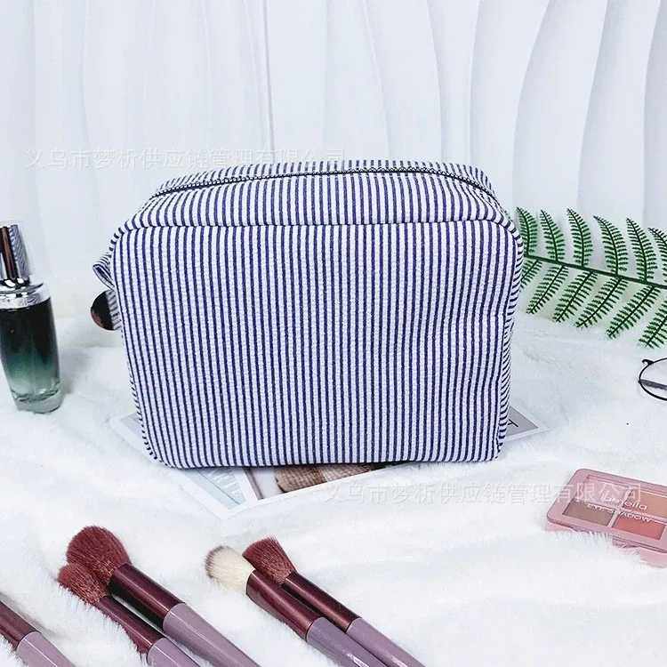 trousse de maquillage avec nom personnalisé, trousse de toilette brodée personnalisée pour cadeau de mariage, sac de rangement pour cadeaux de demoiselle d'honneur, sac à cosmétiques tendance 2025