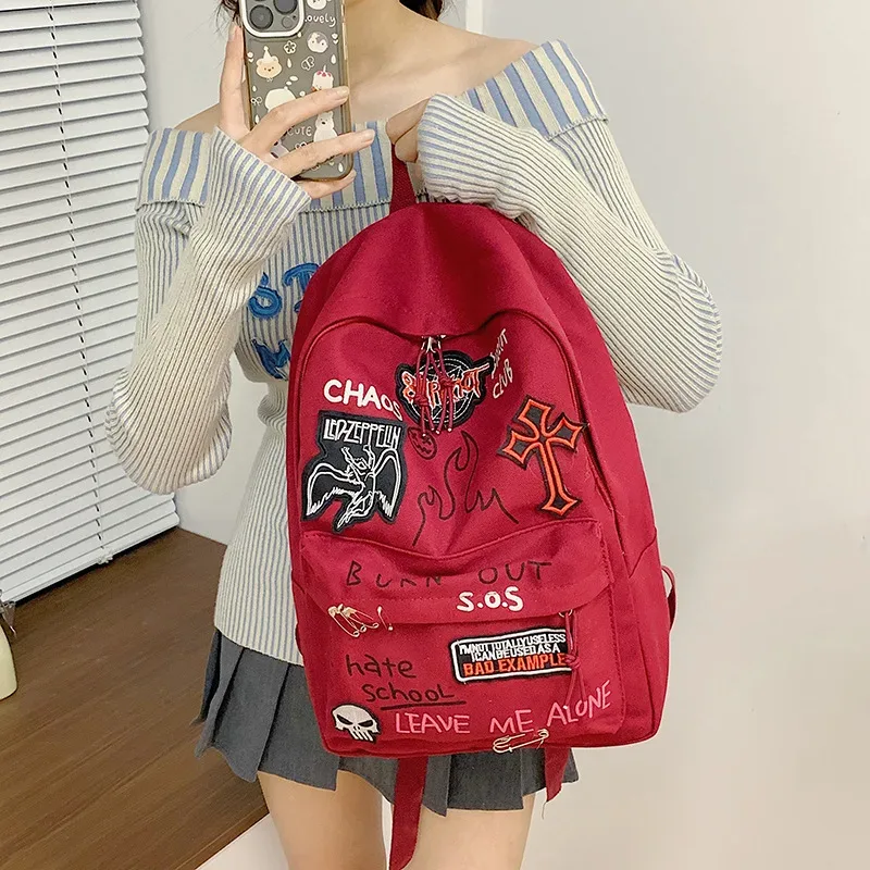 sac à dos gothique rock pour hommes et femmes, sac à dos décontracté en toile de grande capacité avec accents en métal et patchwork pour un usage quotidien