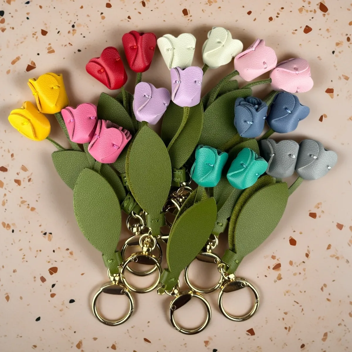 Porte Clés Décoratif Tulipes Cuir Variations Couleurs Accessoire Voyage Sac Main Anse Dorée Ornementation Florale Elégante