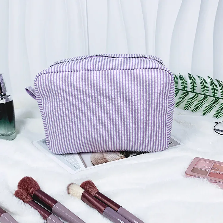 trousse de toilette brodée sur mesure, pochette cosmétique personnalisée en seersucker rayé, organiseur de voyage couleur bonbon, cadeaux pour demoiselles d'honneur