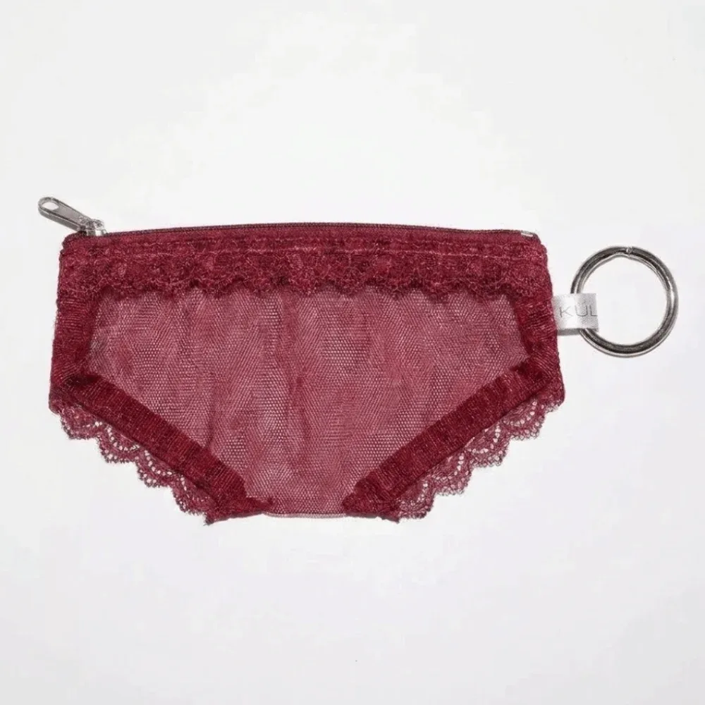 pochette de rangement cosmétique unique en forme de slip, en dentelle et maille, motif cœur, style y2k, transparente, pour maquillage et articles de toilette, idéale pour le voyage