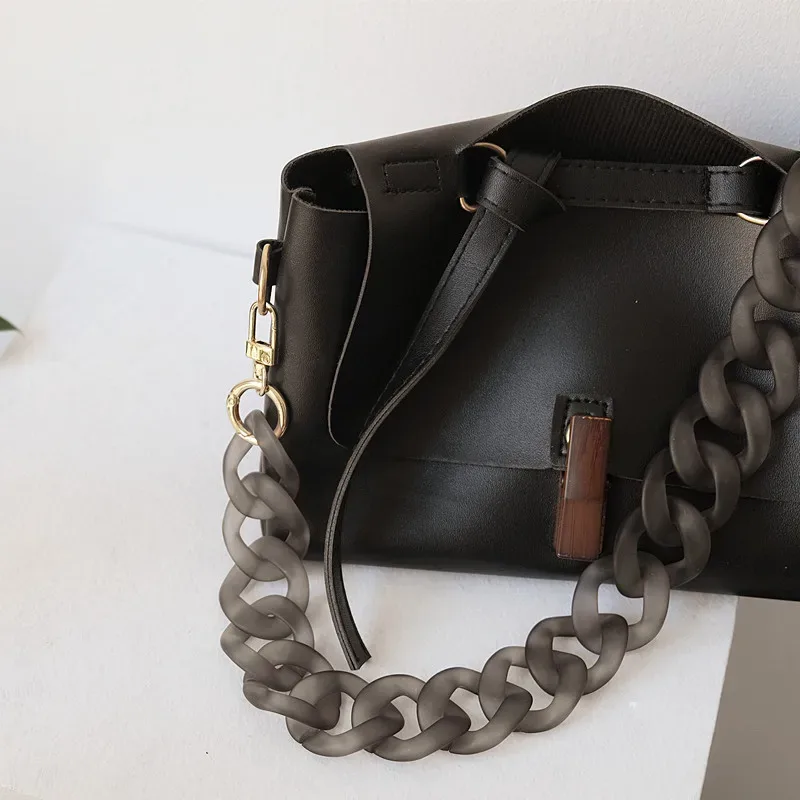 chaîne métal gris boucles dorées sac marron noire accessoire voyage bandoulière rechange modèle luxe