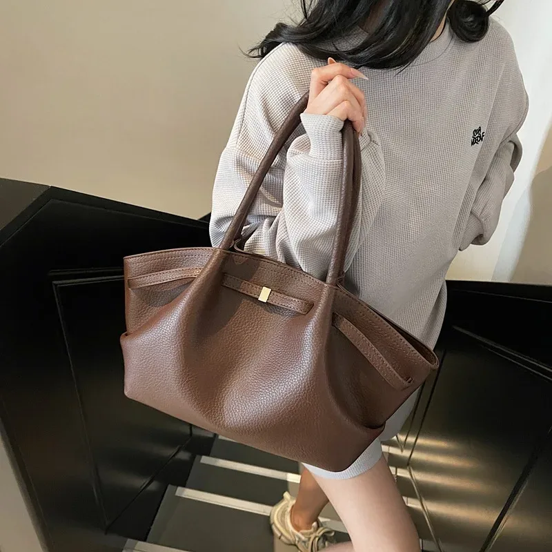 sac fourre-tout en cuir pu souple, design de niche de luxe, capacité spacieuse, sac à bandoulière pour femmes, sac à bandoulière pour les déplacements et les voyages